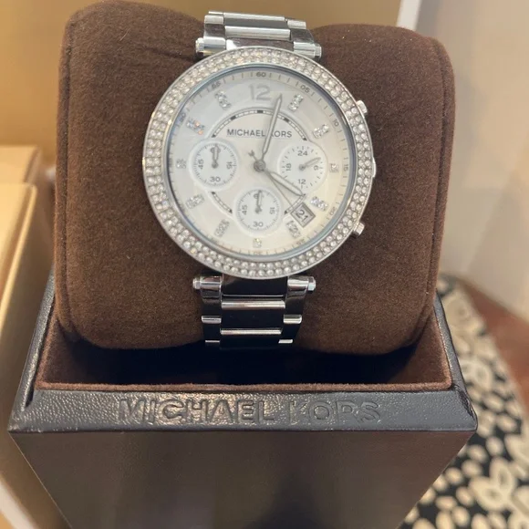 Watch - Picture 2 of 8